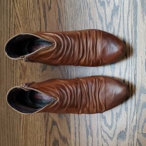 Pikolinos leather booties